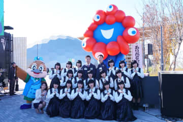 ミャクミャク旅立ちセレモニー、大阪府民1000人が「ありがとう。またね。」とお見送り。こみゃくの親・引地さんも登壇