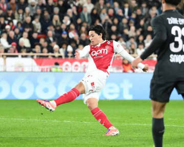 南野拓実が値千金の決勝弾！10人となったモナコが王者パリSGに１－０勝利！