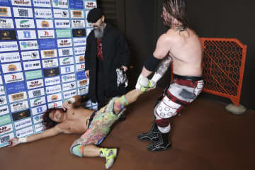 【新日本・ＷＴＬ】ヒロムが〝ミスマッチ〟利用され撃沈　相棒フィンレーの増量指令に力なく「オーケー…」