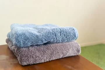 冬の部屋干し、より早く乾く“バスタオルの干し方”　「便利」「早く知りたかった…」