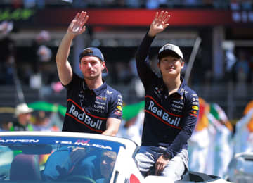 【Ｆ１】角田裕毅＆フェルスタッペン〝名コンビ〟ぶり捉えた動画が脚光「グレートチームワークだ！」