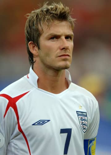 ｢Tシャツにプリントすべき｣元イングランド代表ベッカムの妻、自宅の超巨大ツリー公開も…夫が発した“ひと言”に世界のファンが沸騰｢最高だぜ！｣