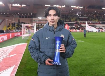 「天才」「完璧なフィニッシュだ」欧州王者を沈める！鮮烈左足弾の南野拓実、現地メディアから絶賛相次ぐ「パリの守備陣は防ぐ術がなかった」