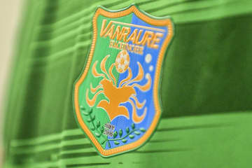 ｢J2での活躍期待してます！｣これがダブルの祝福で彩られるJ3八戸の新ユニフォーム！｢かっこいい｣｢とてもいい20周年のコンセプト｣