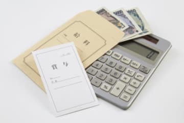 冬のボーナス120万円の50代男性「住宅ローン返済に充てます」と語る