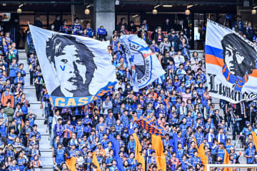 ｢歴史に残る神セーブ！｣J2長崎の守護神が起死回生の“顔面ブロック”で3位転落を阻止！｢まじで心臓止まるかと思った｣絶体絶命のピンチを救う！