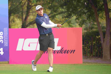 タイ勢が首位に並ぶ 地元インド出身アマが3位で最終日へ