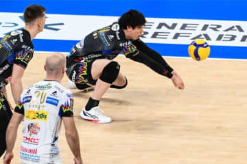 【現地取材】ペルージャ、２試合ぶり白星で暫定首位返り咲き！ 今季最短出場の石川祐希は「僕の準備不足と実力不足」と反省した“予想外の起用“