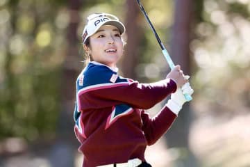 女子ゴルフ新女王が手にした“謎の器具”に熱視線「作った側は想定できない」　スタート前に活用