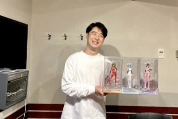 『エヴァンゲリオン』シリーズで一番印象的なシーンは？ “エヴァ大好き”落語家・林家木久彦が語る「加持さんの人柄だったり、ミサトさんとの関係性が、あの短い会話で伝わる」