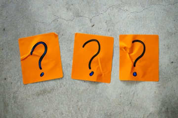 「受給手続き前に亡くなると年金はもらえない」と聞いて驚きました。夫婦と独身で対応が違うんでしょうか？