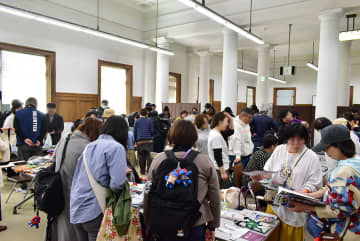 万博閉幕後にも大盛況、大阪の「万博グッズ交換会」に潜入してみた