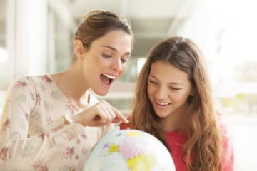 社会人2年目、シングルマザーの母を経済的に支えたいです。高校生の妹を私の扶養に入れた方がいいでしょうか？