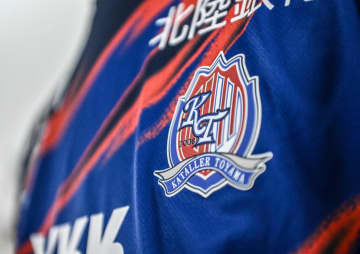 富山が奇跡のJ2残留！ 18歳の高卒ルーキー｢語り継がれるレベル｣の衝撃ドリブル弾！｢さすがの強心臓｣｢後ろのボールボーイの子も最高だ！｣