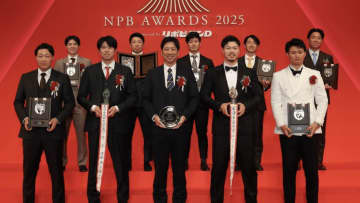 スーツ姿の阪神勢がズラリ！　NPB授賞式“圧巻の光景”にファン歓喜「びっくりしました」「カッコいい」