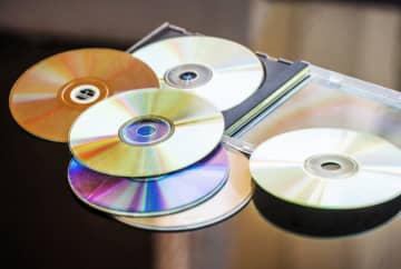 「Spotify」や「AppleMusic」などの音楽コンテンツで「CD」の売れ行きはどう変化した？歌手の収入源の変化とともに見てみる