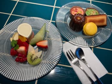 42階の至福！天空のラウンジのアフヌンは神コスパ！？【mequ（メク）】横浜駅