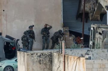 イスラエル軍、投降したとみられる男性2人を射殺