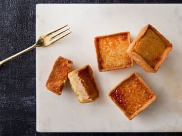 【東京駅】この秋冬の東京土産はコレ！ “ひとくち贅沢”の新作「ブリュレバタータルト」デビュー