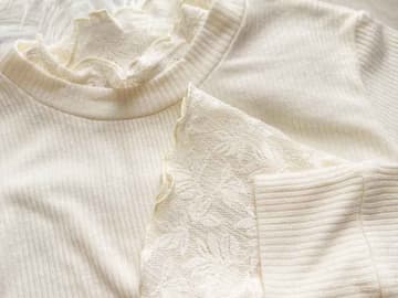 袖口レースが“上品見え”！【しまむら】オールシーズン使える「華やかトップス」