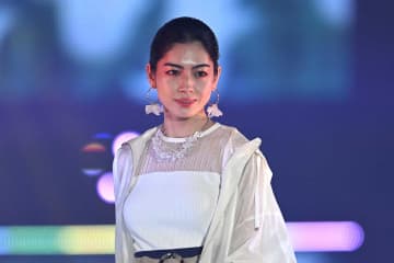 母親に「捨てられた」…突然の連絡「ホームレスをしています」　『鬼レンチャン』で話題のモデルが24年ぶり再会