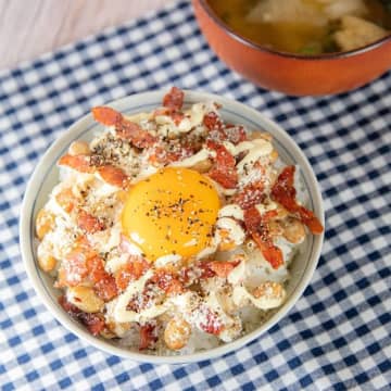 【納豆ご飯アレンジNo.1は絶対これ】「のせるだけで激ウマ濃厚クリーミー」「夢中でかきこみたくなる味！」やみつき納豆ご飯レシピ
