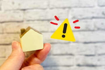 アパートの退去時、冷蔵庫裏の壁に大量のカビが！ 大家さんから「原状回復費用」として“10万円”の請求…。実は「ガイドライン」があって支払わなくてもよいケースがあるって本当？