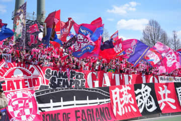 今季全試合ホームエリアチケット完売の岡山、本拠地最終戦もボルテージは最高潮！ キックオフ前からファンの大声援が響き渡り、観客数は今シーズン最多の可能性も？