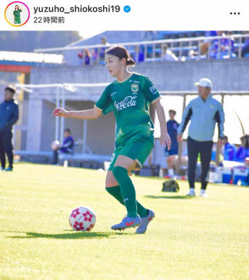 美女サッカー塩越柚歩、ミッキーカチューシャで「激カワ」ディズニー満喫　「バースデーシールももらえた」