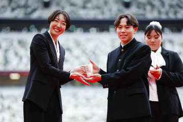 【陸上】「9秒台を出して、もっと驚異的な存在に」10秒00マークの16歳 清水空跳が新人賞受賞で喜び語る