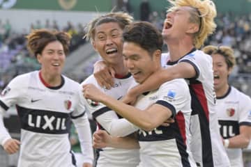 【速報】明治安田J1　首位鹿島勝利も、優勝持ち越し　東京Vに1ー0　2位柏も大勝、勝ち点1差で最終節へ