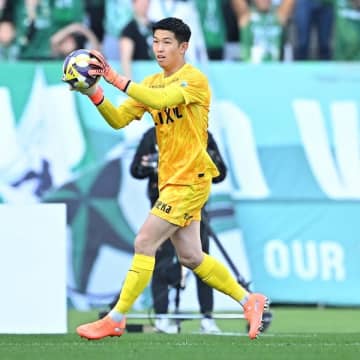 まさに“超人級”の反応！ 鹿島が16度目のクリーンシート。GK早川友基の超絶ビッグセーブにSNS騒然「まじ意味わからん」「捕球はバケモン」