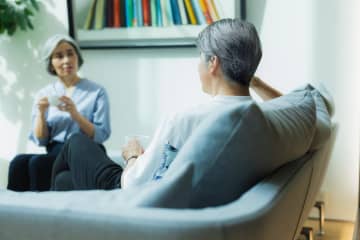 「離婚」を覚悟した妻…貯金200万円を競馬で溶かした事実に30年冷え切った関係だった夫が見せた意外な反応