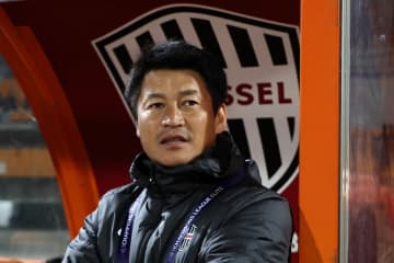 神戸の吉田孝行監督、今季限りで退任…ホーム最終戦セレモニーで発表「僕の胸には神戸魂が詰まっています」