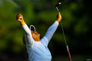 “攻め”の4連続バーディと“守り”のプレーオフ 鈴木愛が見せた勝負師のマネジメント