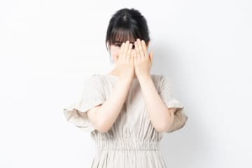 「好きな人に夢中で用水路にドボン」「結婚式のスピーチでパニック」…記憶から消したい「赤面」エピソード