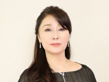 「えっ、旦那様!?」浅野ゆう子、結婚8年の夫とプチ旅行「おお日光に美男美女」反響