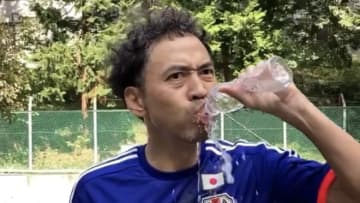 ワッキーの“水こぼし”モノマネが本人に直撃… Jリーガーが試合中に生じた「思わぬ弊害」を告白