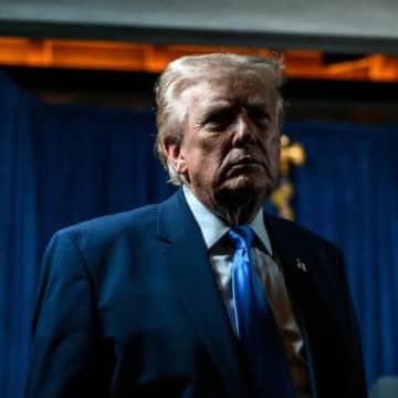 「トランプの言う事にも一理ある」「正気の沙汰では無い」と賛否の声。トランプ大統領がバイデン前政権下の自動署名文書を「すべて無効」と主張