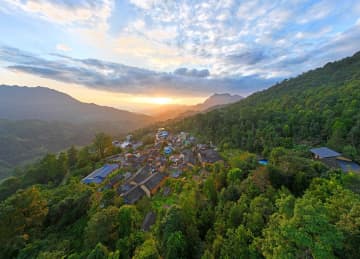 伝統が息づく山奥のヤオ族村落　中国広西チワン族自治区