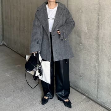 今年のコート、流行りは「ミディアム丈」！ 押さえておくべきトレンドファッション【2025冬】