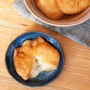 【油揚げに餅を入れるだけで優勝！】噛んだ瞬間とろける！トロもち食感がクセすぎるいなり餅