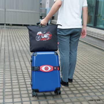 「仮面ライダー」変身ベルトでスーツケースを守れ！イカデビルは洗濯ネットに!? トラベル便利グッズが多数登場