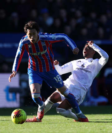 鎌田大地は終盤まで出場　サッカーのプレミアリーグ