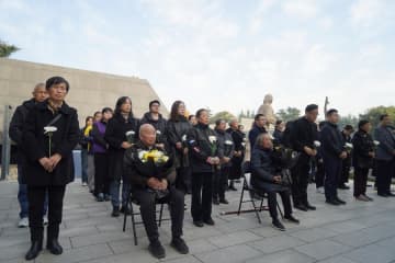 南京大屠殺遇難同胞紀念館で犠牲者の家族祭祀活動