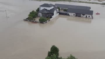 インドネシア豪雨で日本人8人が孤立状態　宿泊施設に滞在しけが人なし