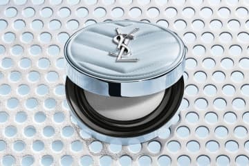 イヴ・サンローラン26年春ベースメイク、毛穴レスな肌印象に導く“ひんやり”クッションフェイスパウダー