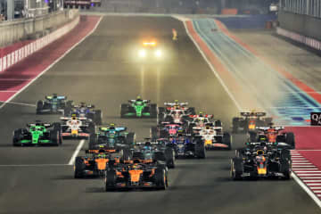 フェルスタッペン逆転勝利。マクラーレン失策でタイトル決定は最終戦に持ち越し【F1カタールGP決勝レポート】