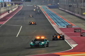 【F1カタールGP決勝の要点】パパイヤルールへの執着か。2台同時ピットを避け、勝利を失ったマクラーレン