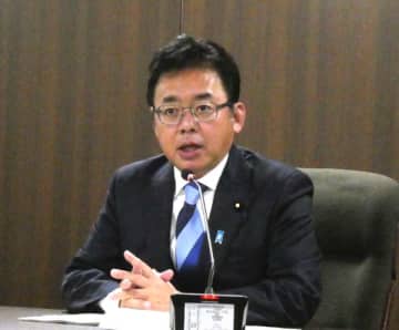 過労死ライン踏まえ時間規制緩和を検討　上野厚労大臣が会見